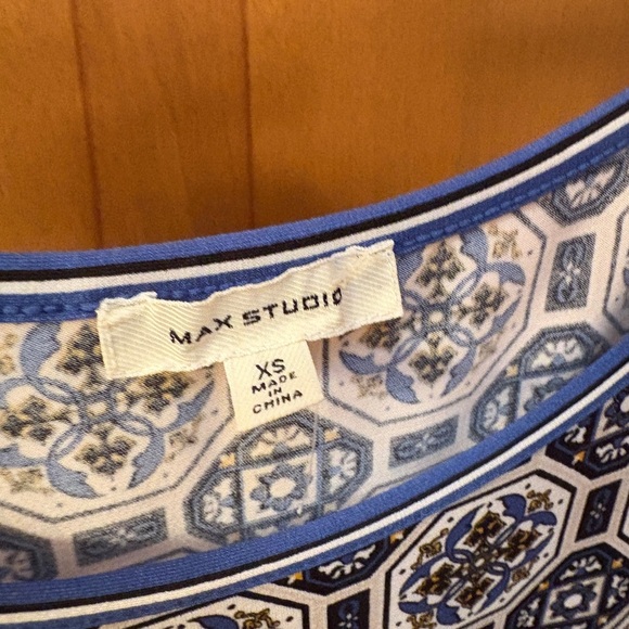 Geometric Patterned Blue and White Maxi Dress - Picture 2 of 4